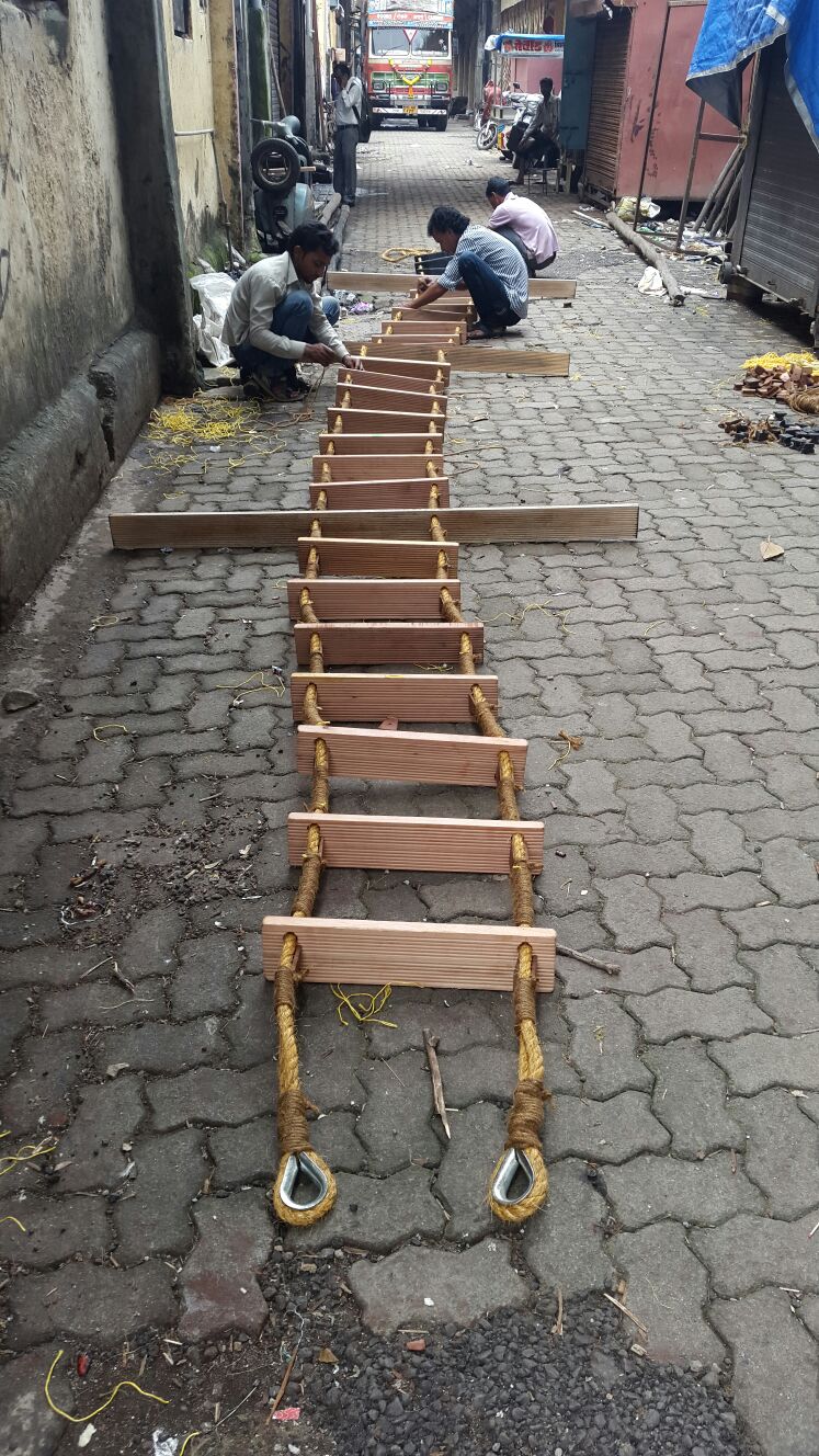 Heavy-Duty Rope Ladder with Wooden  Plank Steps