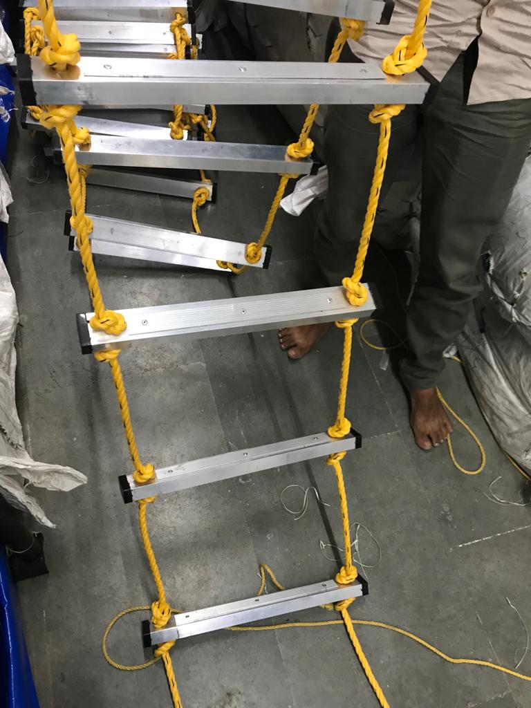 Heavy-Duty Rope Ladder with Aluminium Plank Steps