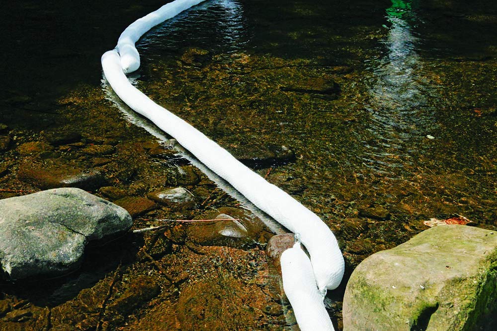 Oil boom net cleaning the ocean